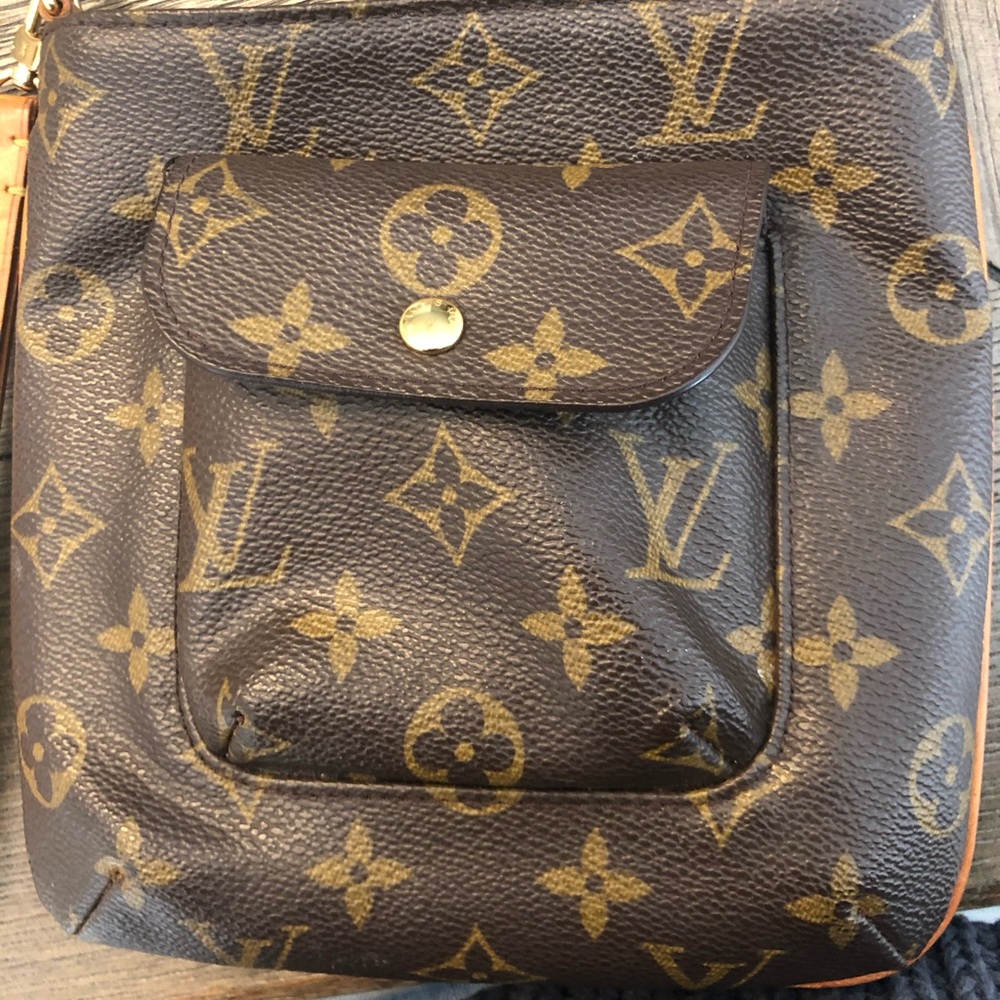 Authentic Louis Vuitton partition clutch